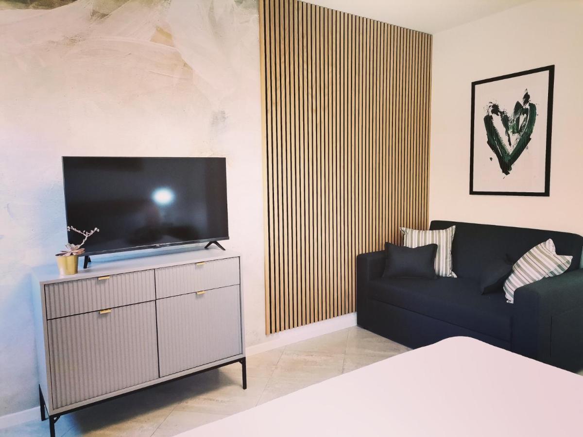 Studio Apartment Monvi พูลา ภายนอก รูปภาพ